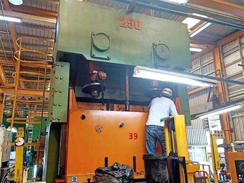 เครื่องปั๊มแผ่นโลหะ Power Press C Frame